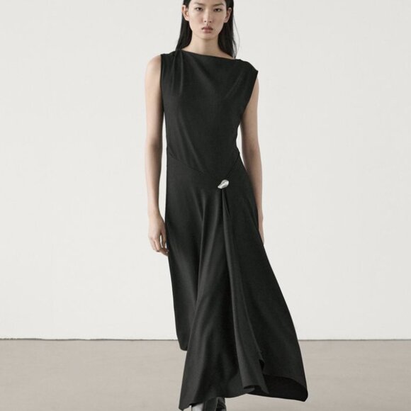 BNWT MASSIMO DUTTI Midi Dress With Brooch Detail in Black - Picture 1 of 5